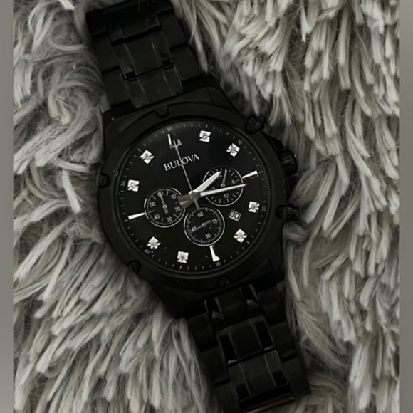 Men’s Bulova watch.
Retails for over $600
Perfect condition - Picture 4 of 4